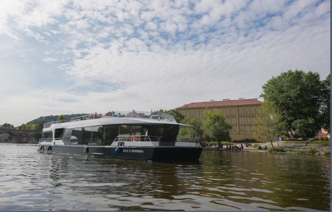 Sightseeing Eco-Cruise in Prague with Prosecco - Image 2